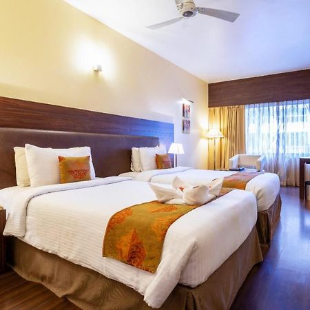 The Woodrose Hotel Bangalore Buitenkant foto