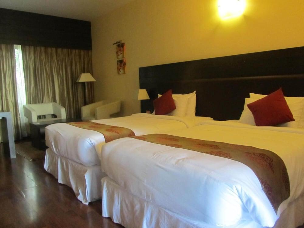 The Woodrose Hotel Bangalore Buitenkant foto