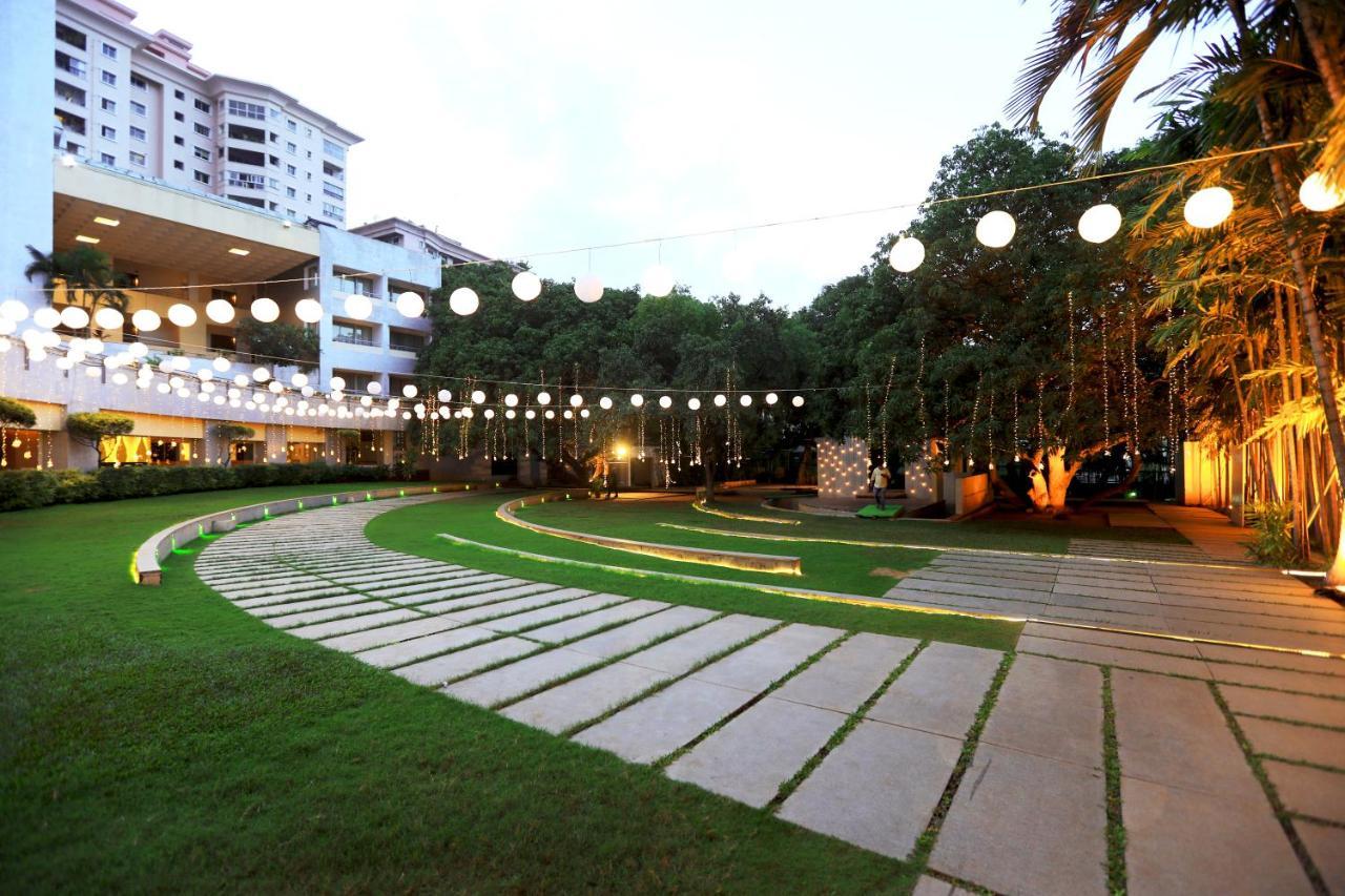 The Woodrose Hotel Bangalore Buitenkant foto