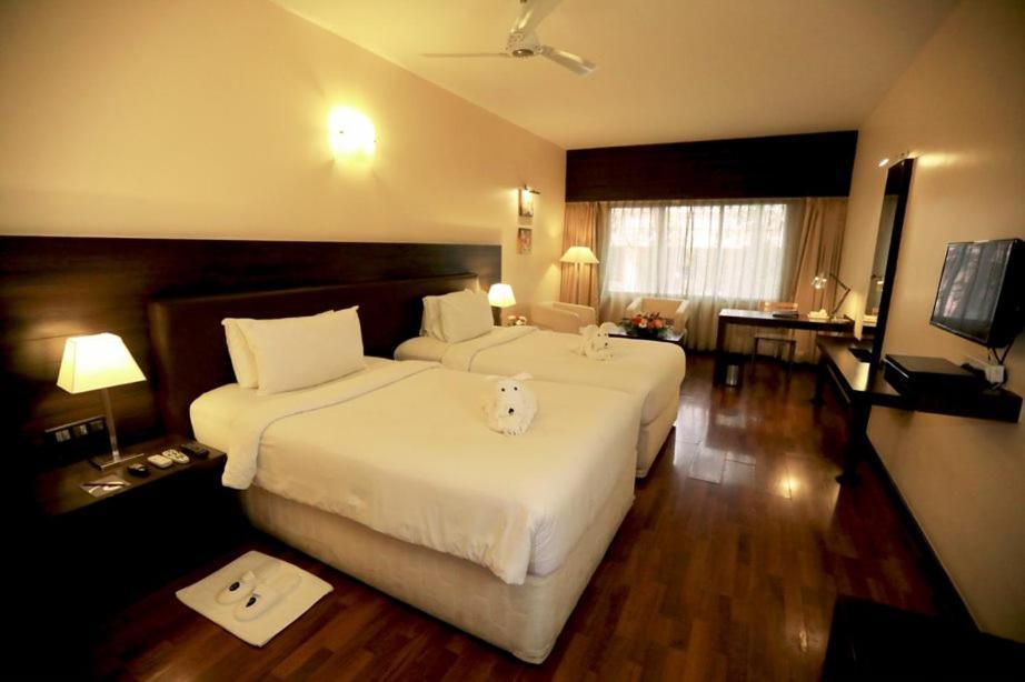 The Woodrose Hotel Bangalore Buitenkant foto