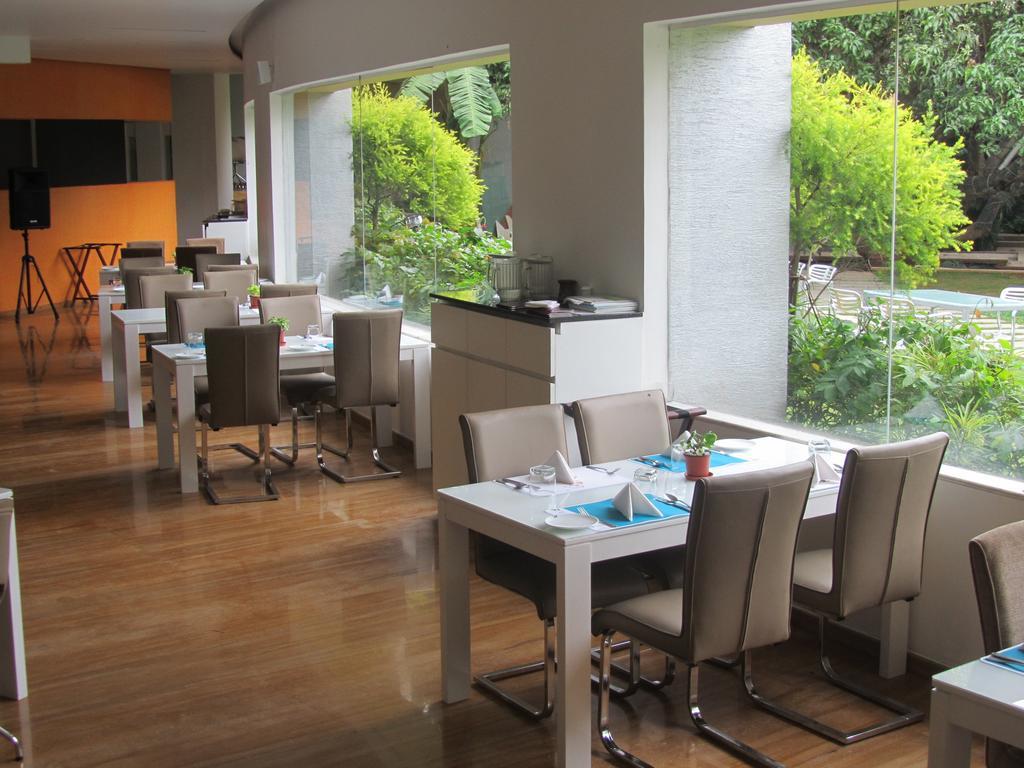 The Woodrose Hotel Bangalore Buitenkant foto