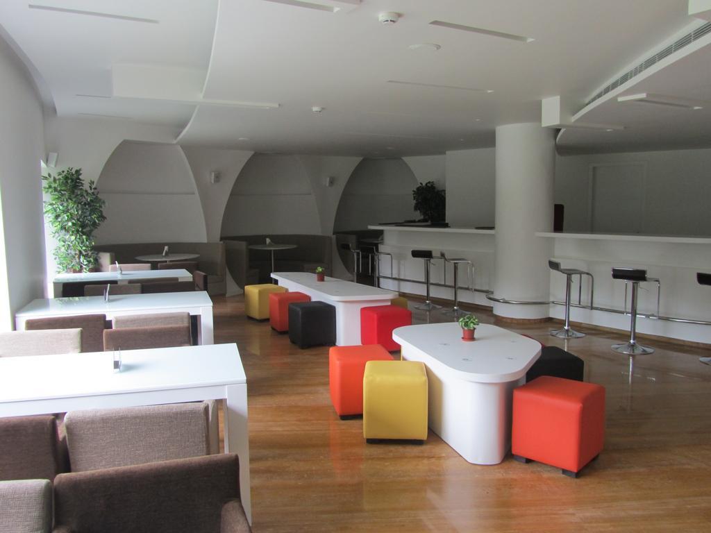 The Woodrose Hotel Bangalore Buitenkant foto