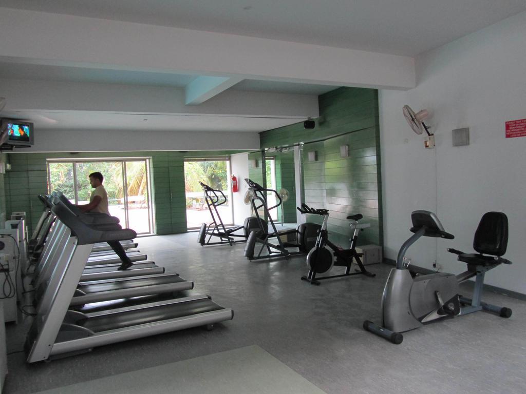 The Woodrose Hotel Bangalore Buitenkant foto