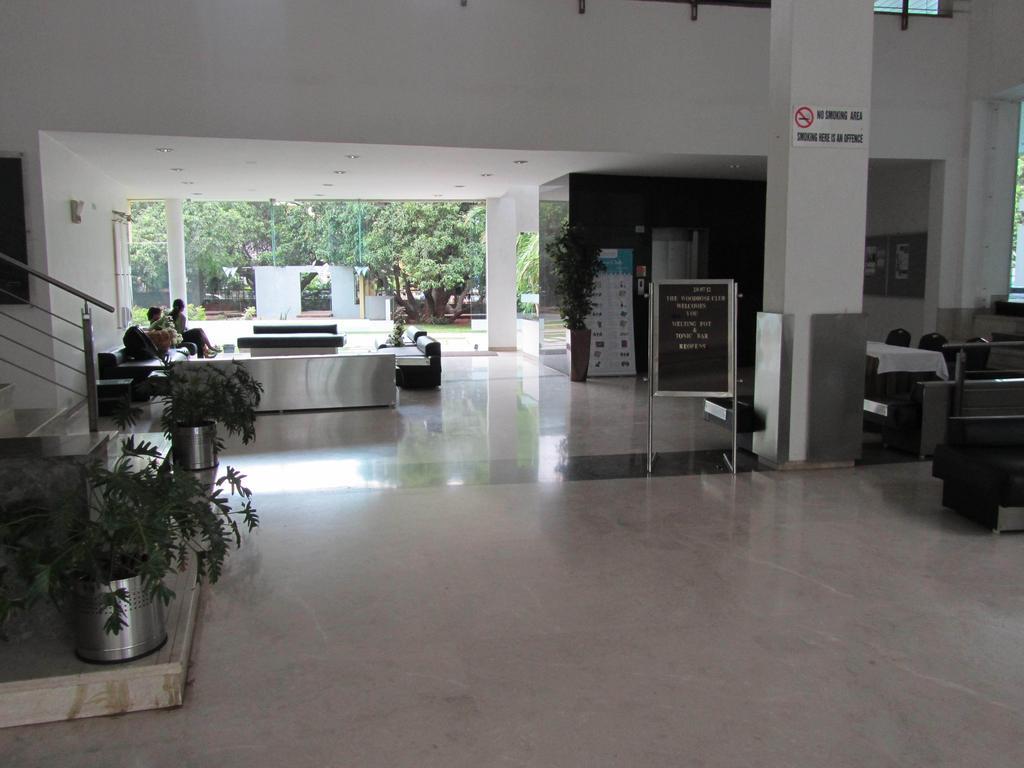 The Woodrose Hotel Bangalore Buitenkant foto