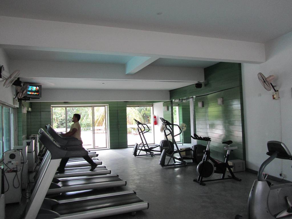 The Woodrose Hotel Bangalore Buitenkant foto