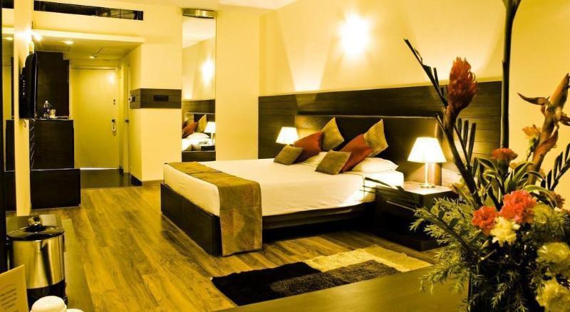 The Woodrose Hotel Bangalore Buitenkant foto