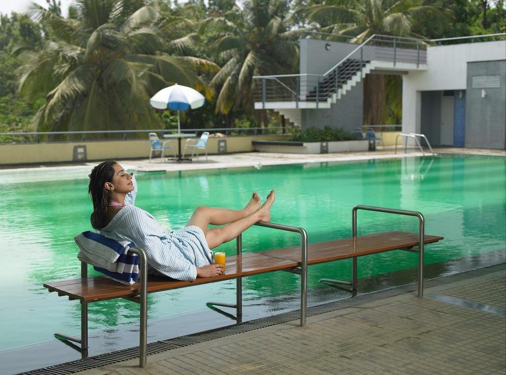 The Woodrose Hotel Bangalore Buitenkant foto