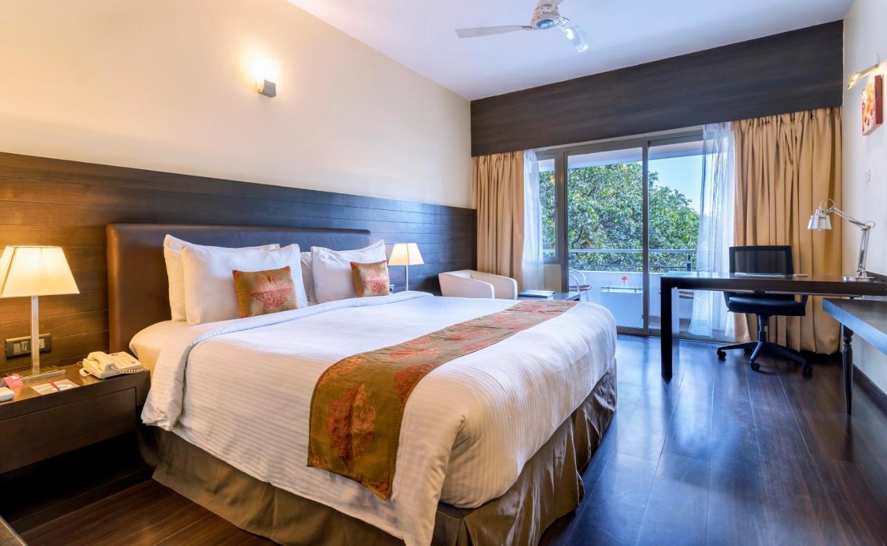The Woodrose Hotel Bangalore Buitenkant foto